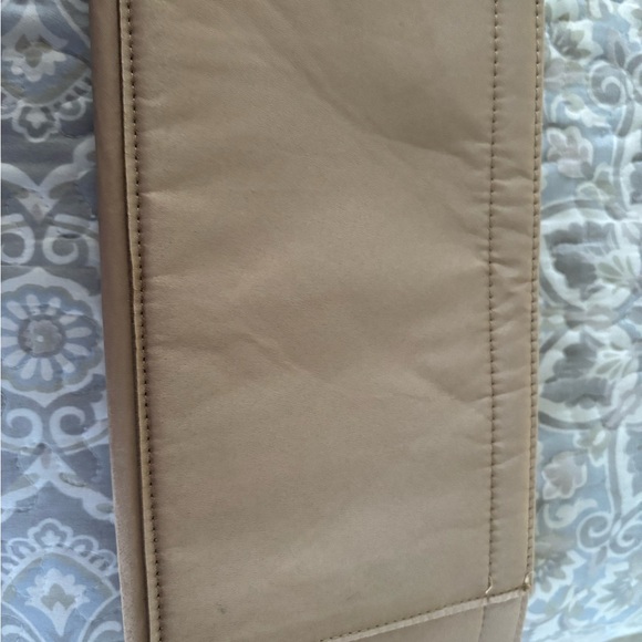 Handbag organizer 
Silk feel beige 
Medium - Picture 6 of 7